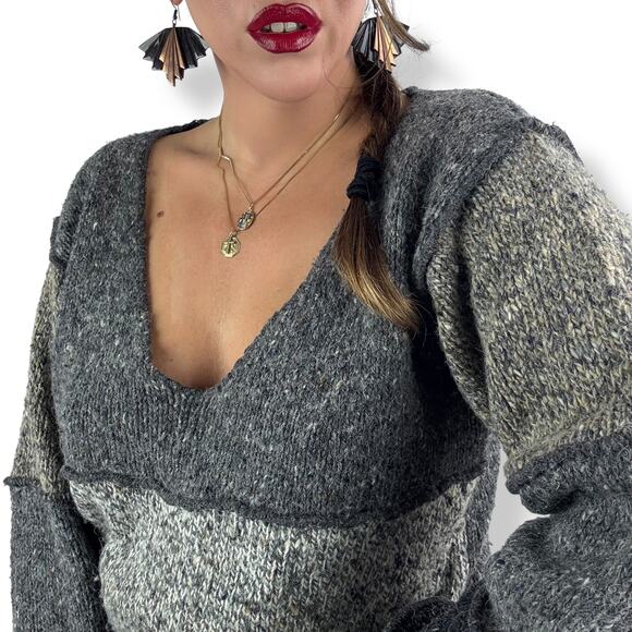 90's wool blend oversized deep v-neck sweater by IDI BY MATHEW H - Picture 15 of 16